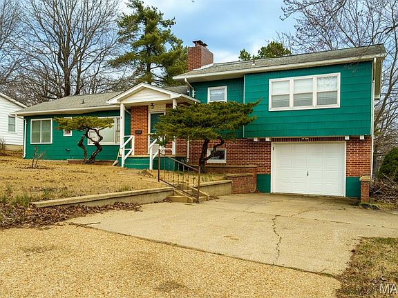 2nd image of 211 S Adrian Ave