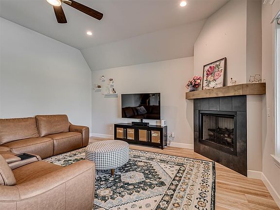 3rd image of 14217 White Falls Ln