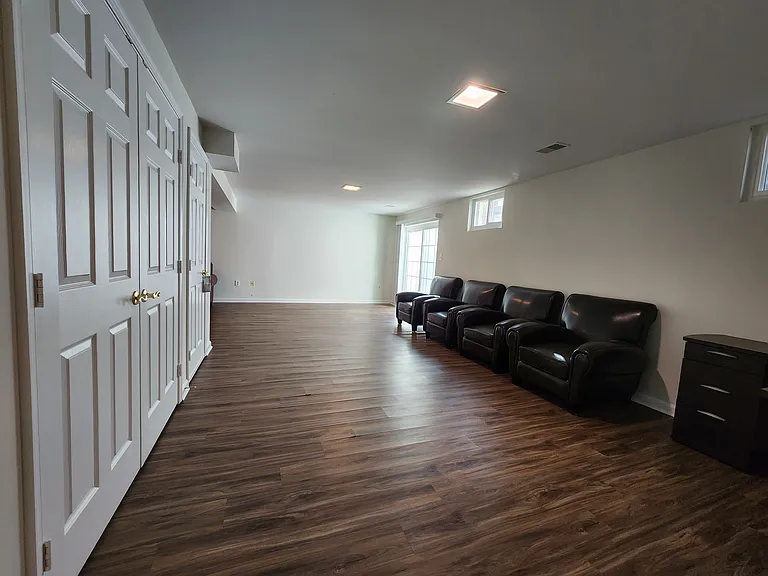 5965 Fairview Woods Dr — Photo 11