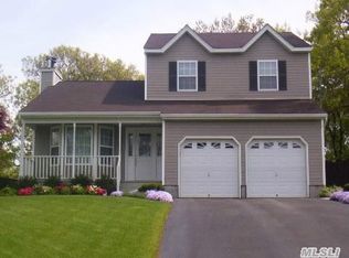 30 Clover Ave, Farmingville, NY 11738