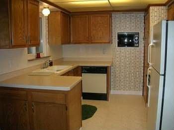 2nd image of 2894 Astor Ave