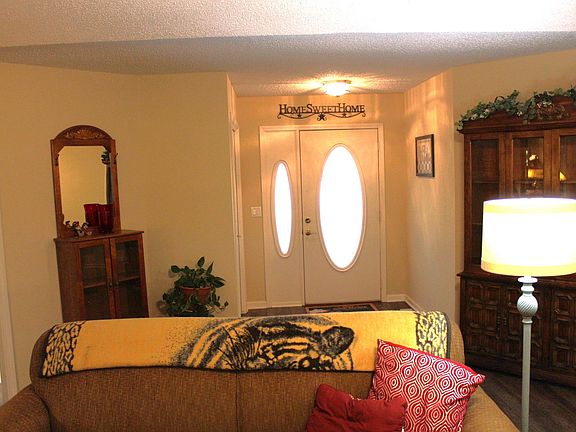 3rd image of 27 Almendra Ln