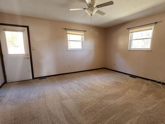 3rd image of 72 Candlewood Ct