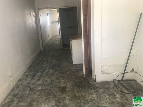 2nd image of 4424 Floyd Blvd