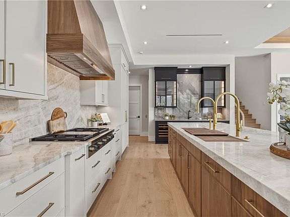 3rd image of 1079 Diana AVE