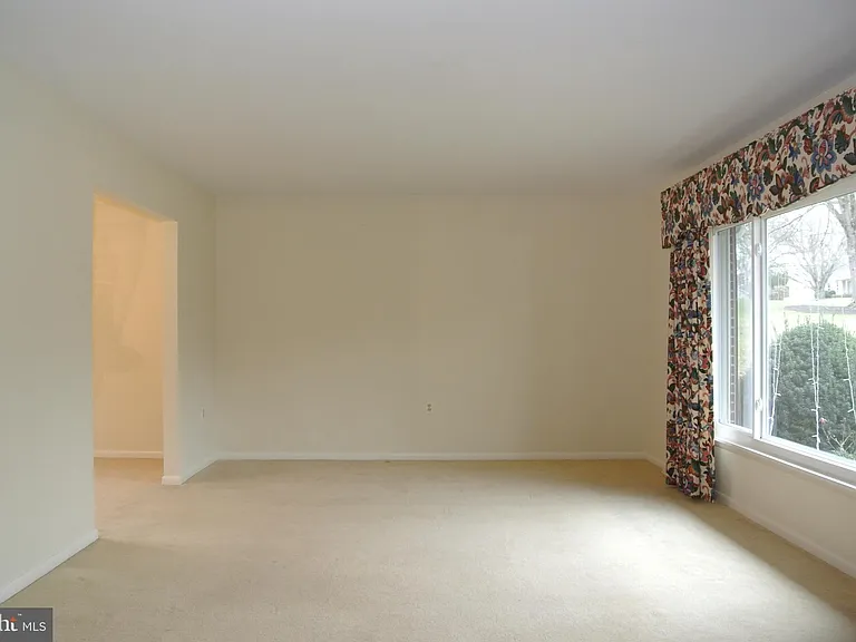 2140 Nodleigh Ter — Photo 3