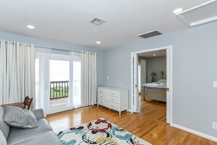 919 Bryant Ave — Photo 23