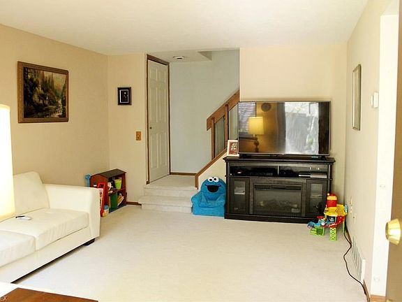 5th image of 1400 Cedarwood Dr APT B