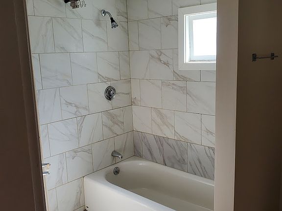 3rd image of 567 Putnam Ave #1