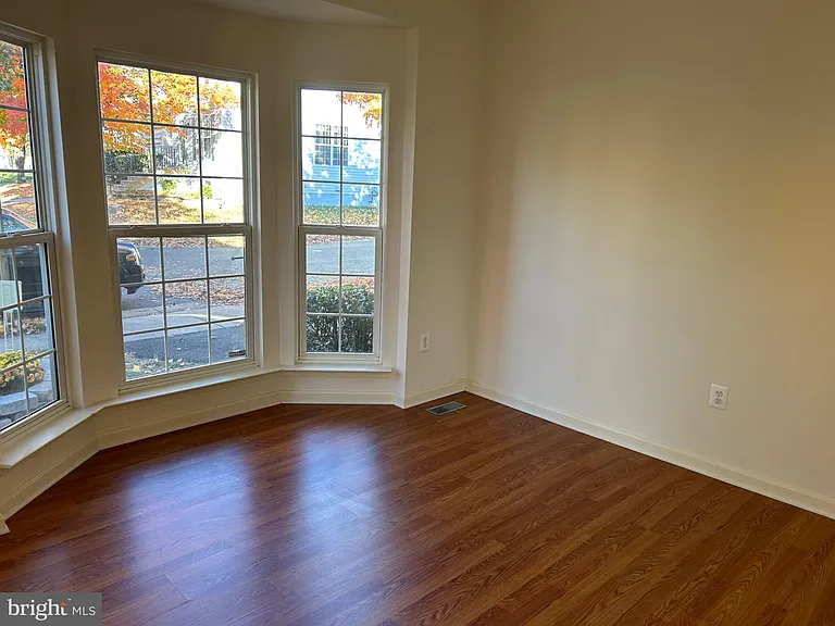 6821 Hollow Glen Ct — Photo 7