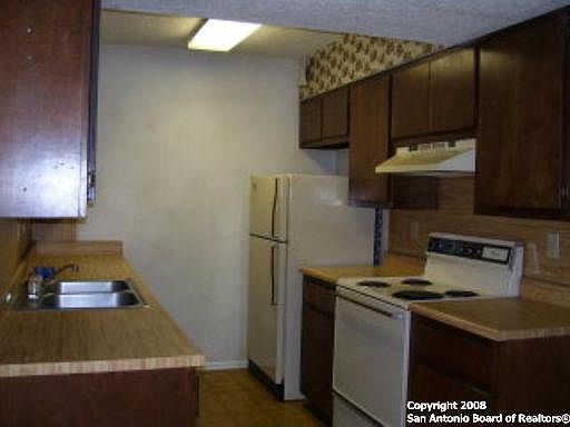 5th image of 300 N MILAM ST
