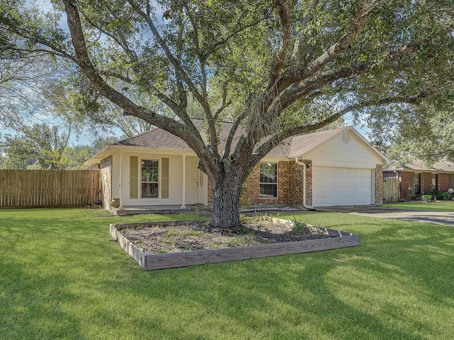 3 bed, 2.0 bath, 1312 sqft, $1,900 — Photo 3