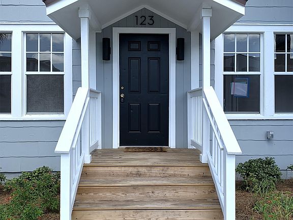 123 Main House - Front Area