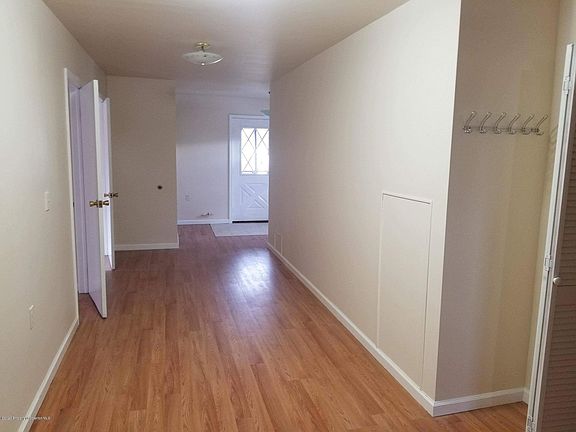 4th image of 8 Hillcrest Dr