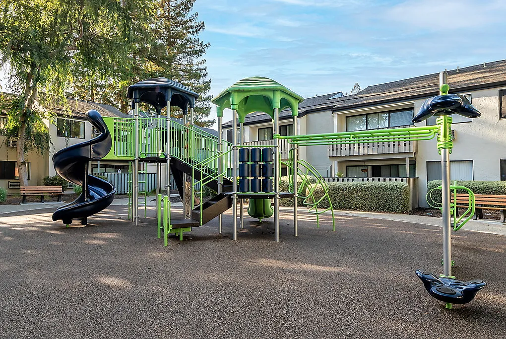 Riley Square — Photo 4