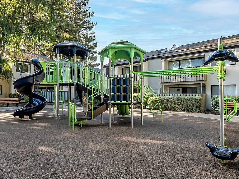 Riley Square — Photo 4