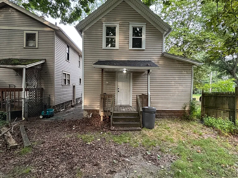 168 Roswell St — Photo 2