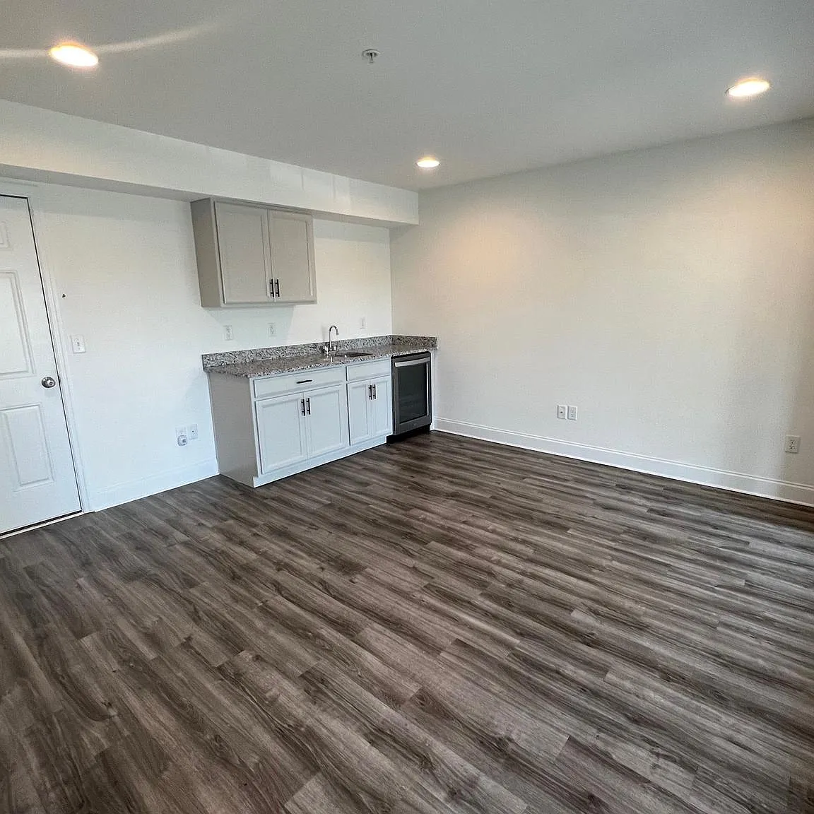 3 bed, 2.5 bath, 2020 sqft, $2,500 — Photo 2