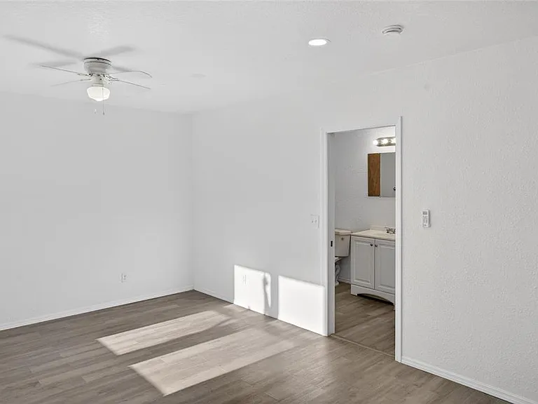 536 Royal Palm Dr — Photo 12