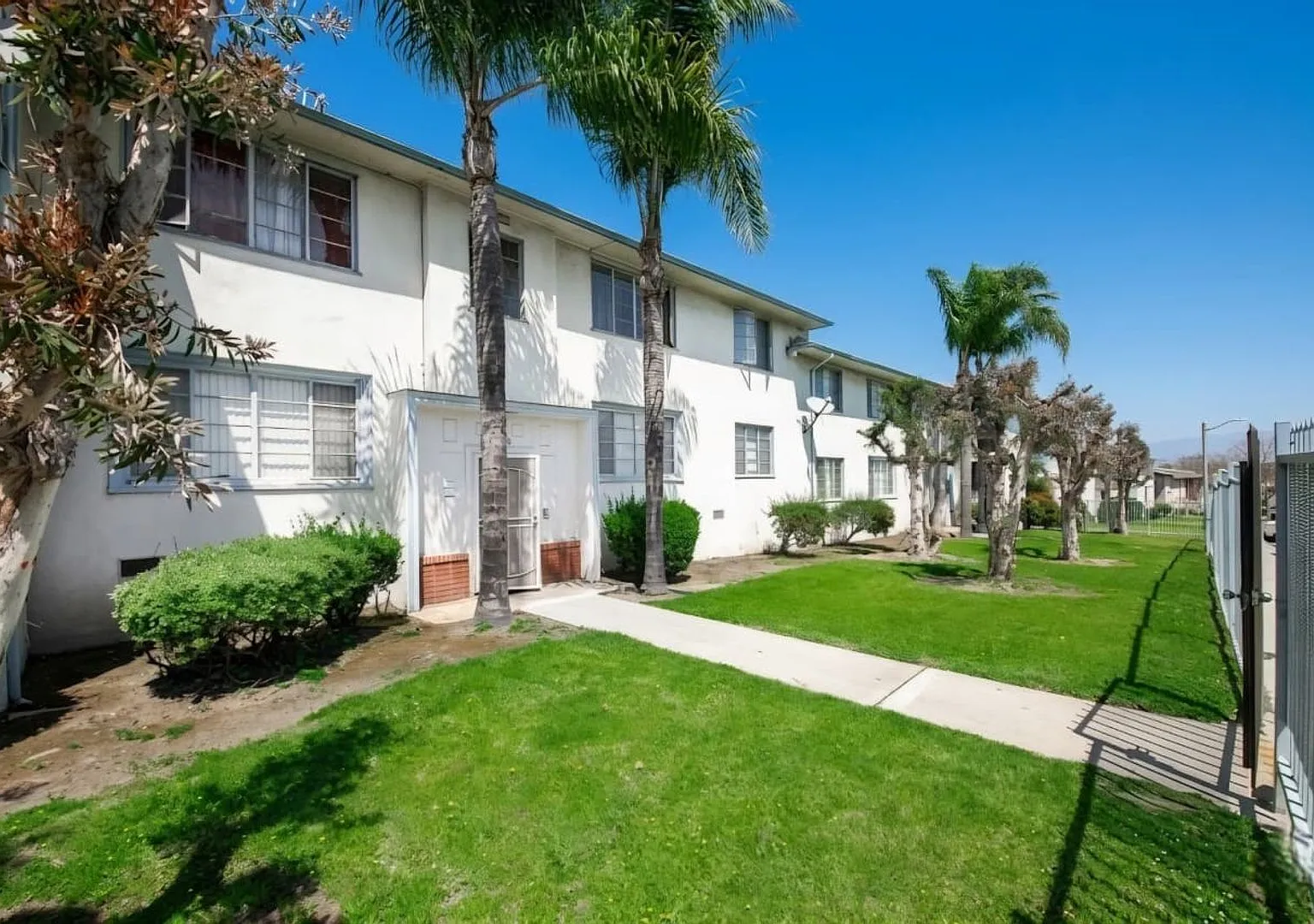 4119 Santo Tomas Dr — Photo 2