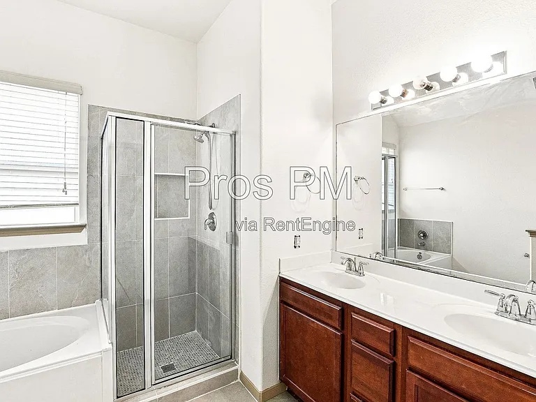 18843 Cove Pointe Dr — Photo 8