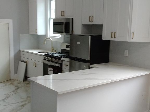 2nd image of 275 Halsted St Suite 1