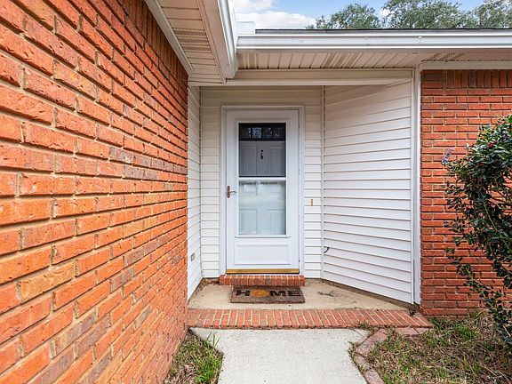 3rd image of 1569 Meadowbrook Ct