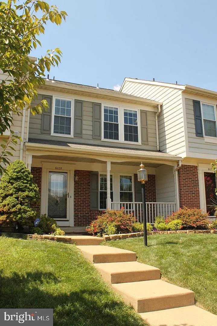 3 bed, 2.5 bath, 1640 sqft, $3,300 — Photo 2