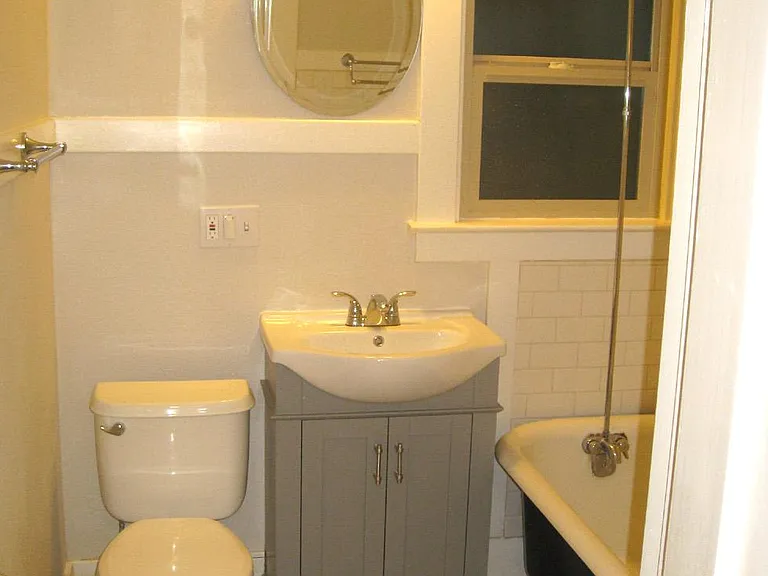 2601 E St #B — Photo 12