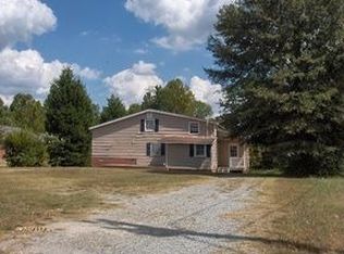 1410 Woodmere Dr, Greensboro, NC 27405