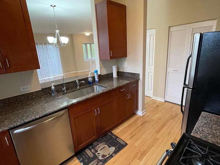 1110 W Washburne Ave #301 — Photo 4