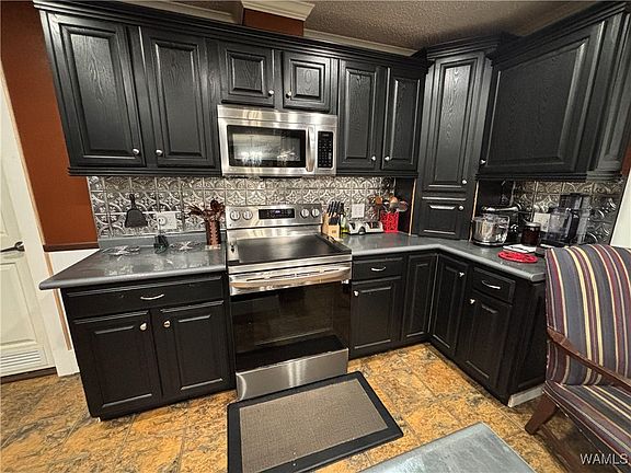 5th image of 34 Burton Rd