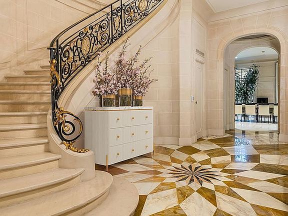 5th image of 10 E 62nd St #123
