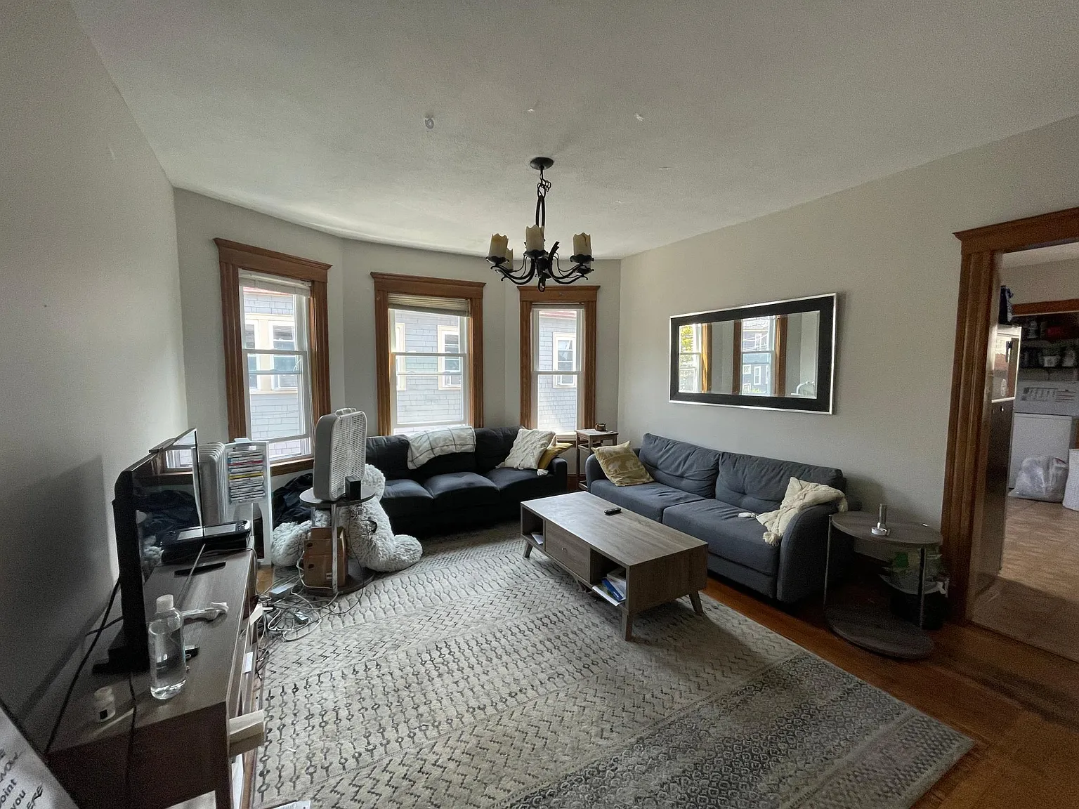 4 bed, 9999 sqft, $6,750 — Photo 1