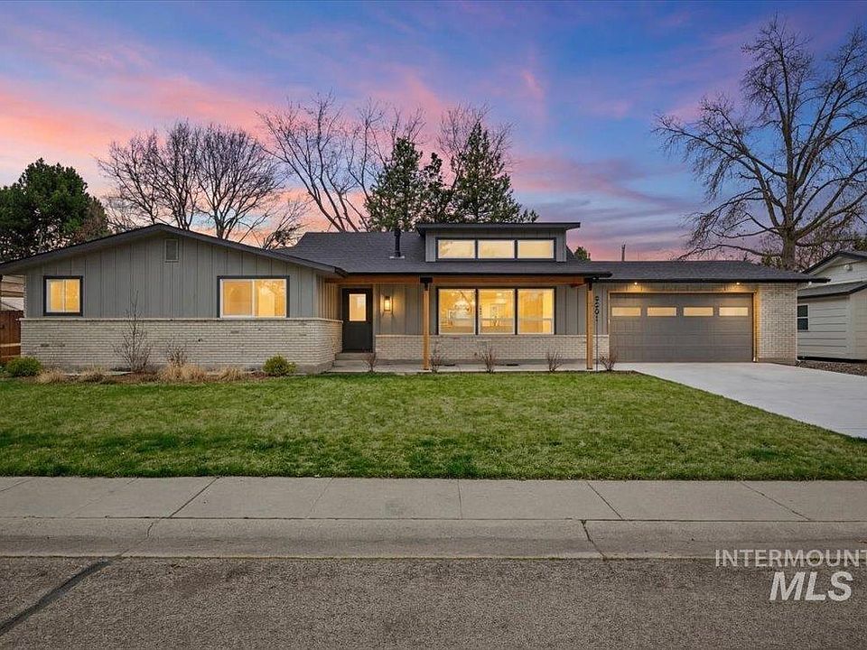 1st image of 5231 N Sorrento Dr