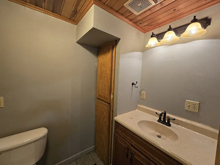 301 Rath St — Photo 21