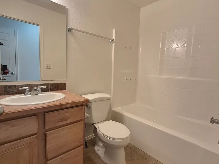 217 Midvale Ave — Photo 10