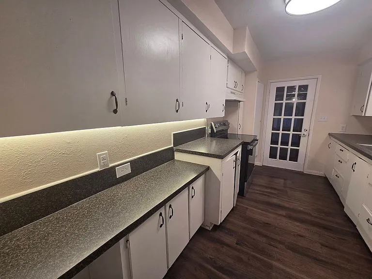 1204 W Lee Ave — Photo 23