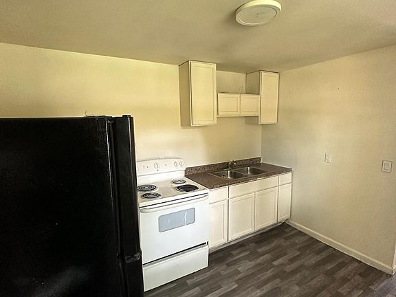 3rd image of 1441 Grothe St