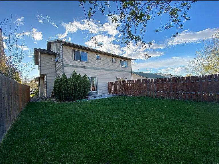 Meagher Ave — Photo 2