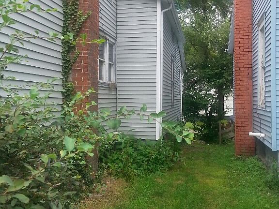 4th image of 518 W Lexington Ave