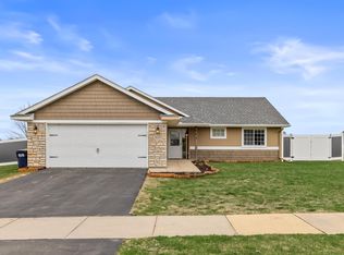 423 W Overlook Dr, Ellsworth, WI 54011