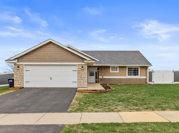423 W Overlook Dr, Ellsworth, WI 54011