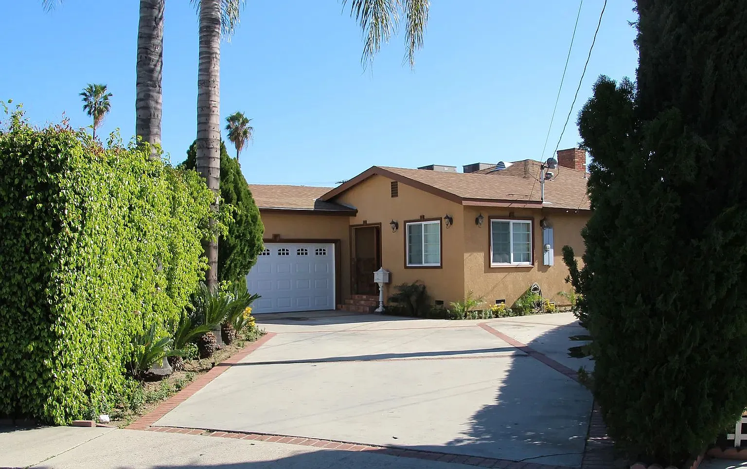 4 bed, 3135 sqft, $9,999 — Photo 1