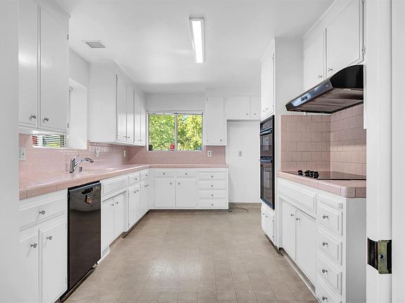 4th image of 944 47th St