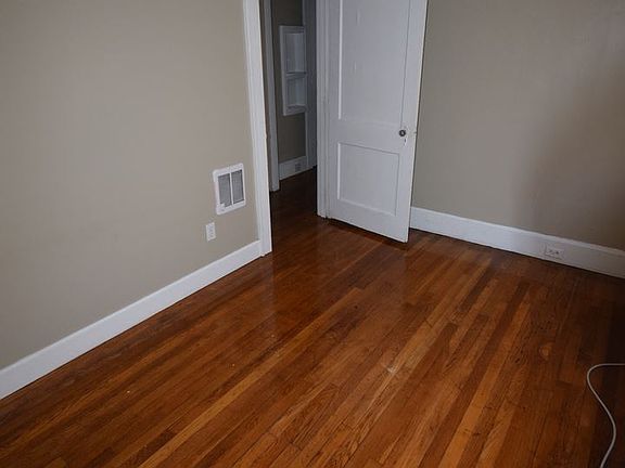 3rd image of 363 Aylesford Pl APT 1