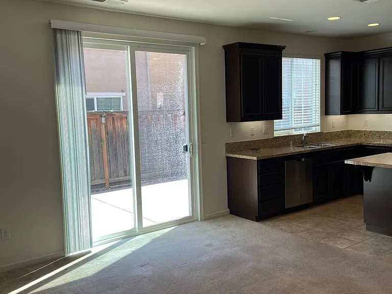 280 Barnhill Dr — Photo 5
