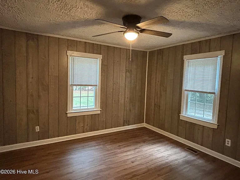 2455 Quewhiffle Rd — Photo 8