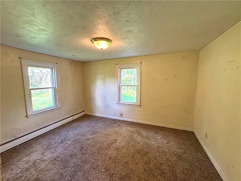 Fully Renovated 4 Bedroom / 1 Bath Home in Upper St Clair - Sec 8 Approved — Photo 4
