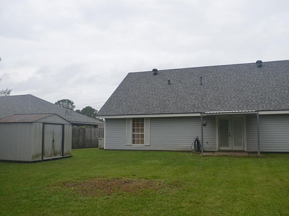 4th image of 404 Helm St